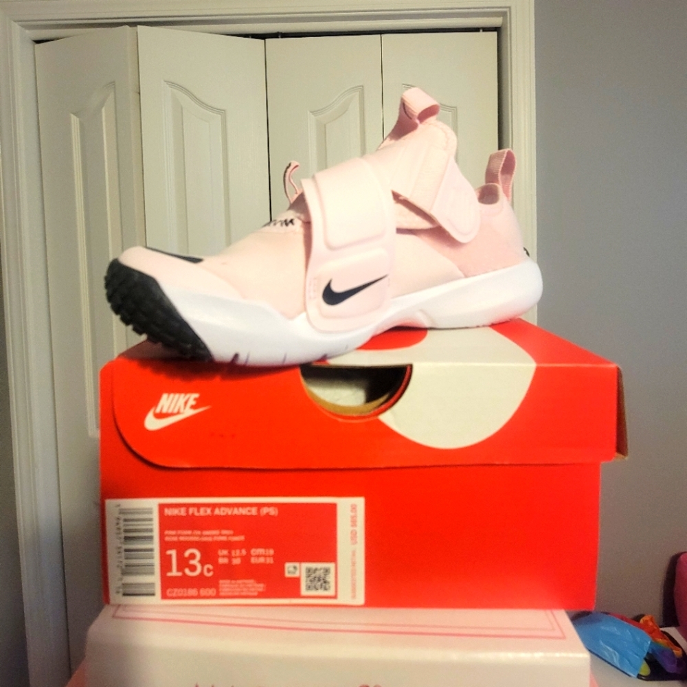 Girls Nike Flex Advance, Size 13C, Pink
